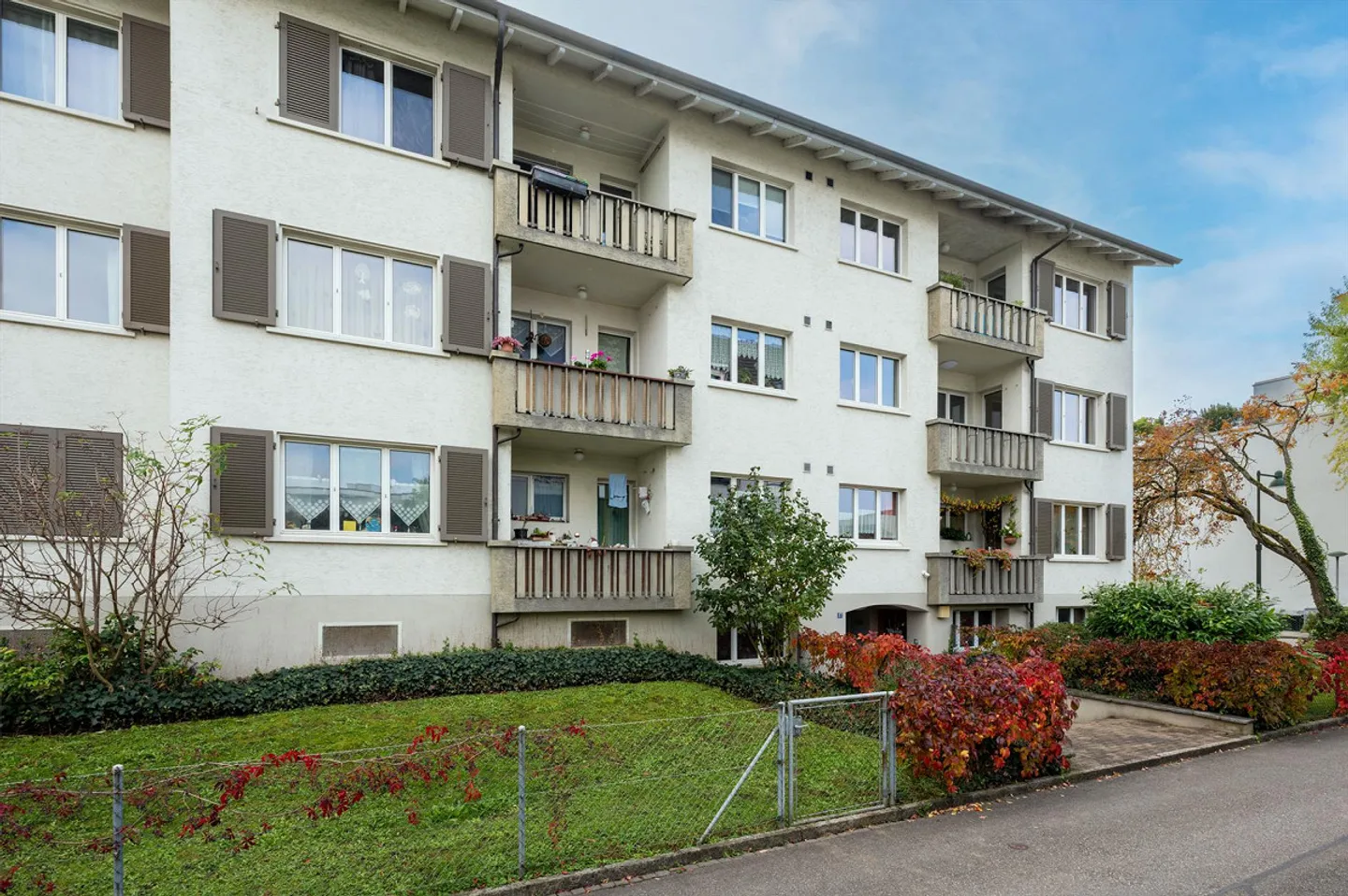 Bright Apartment - Central & Quiet Location in Muttenz near Tram Station! - Photo 2 of 13