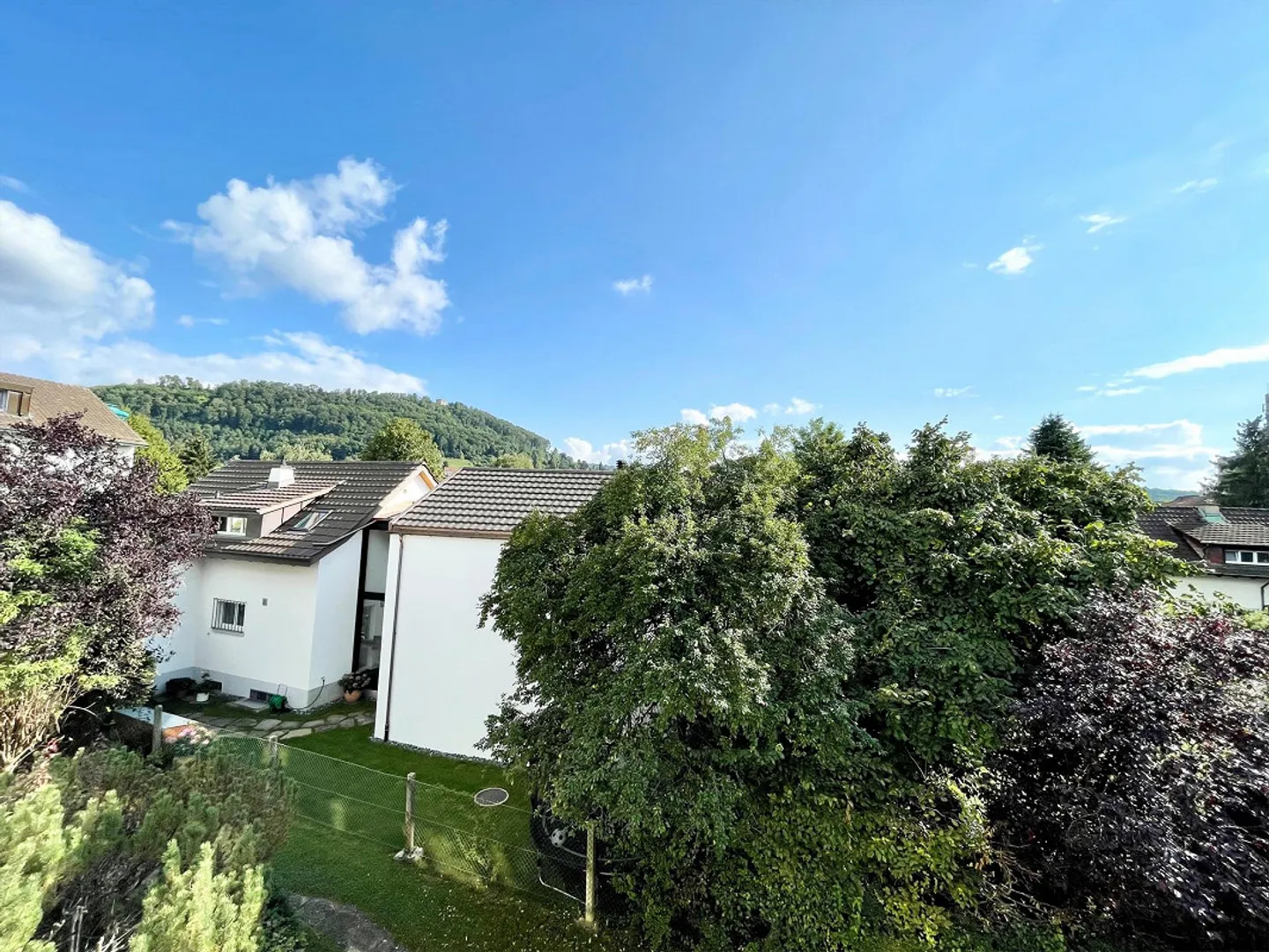 Bright Apartment - Central & Quiet Location in Muttenz near Tram Station! - Photo 12 of 13