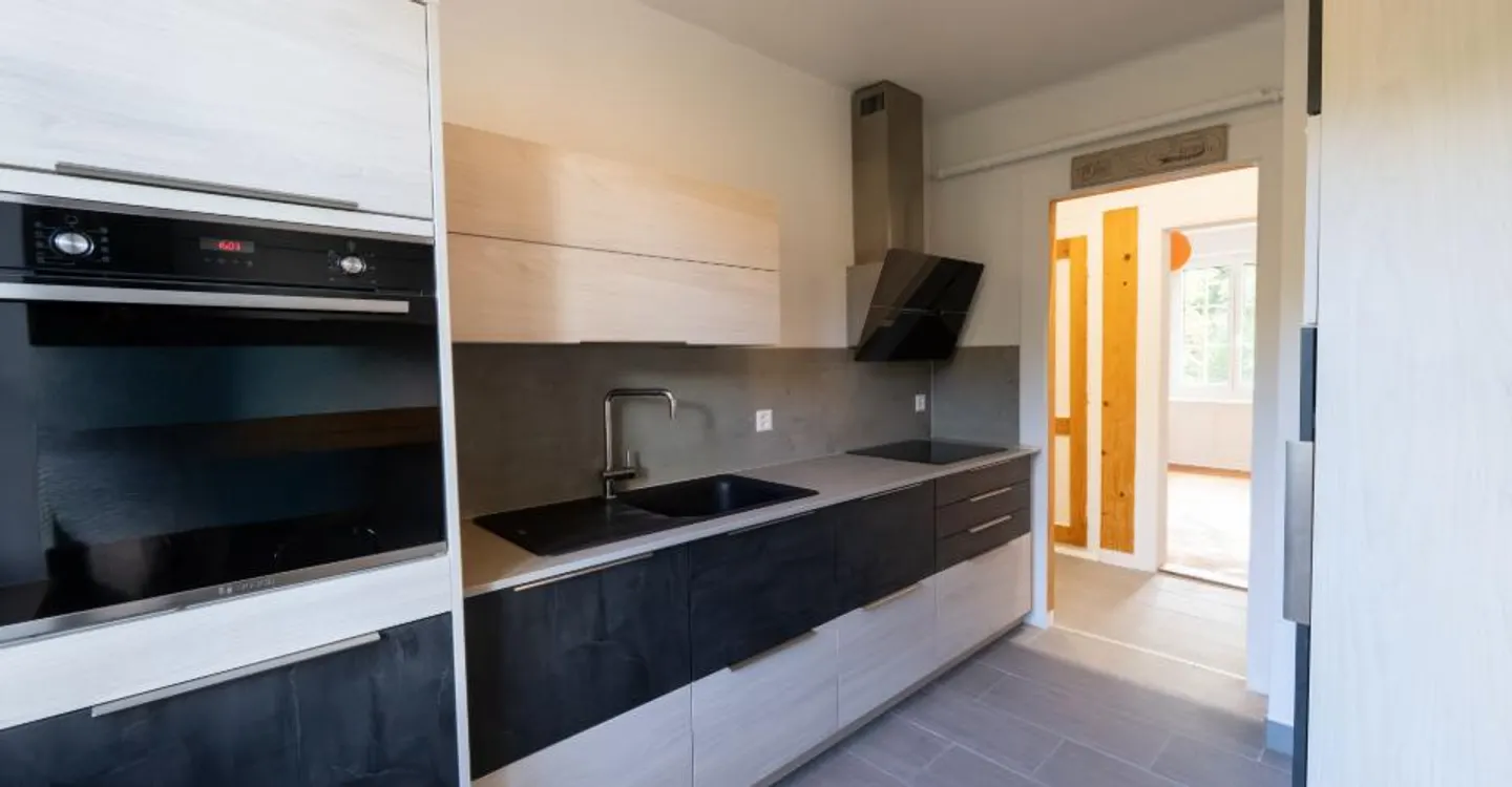 Appartement rénové avec jardin - Photo 2 sur 15