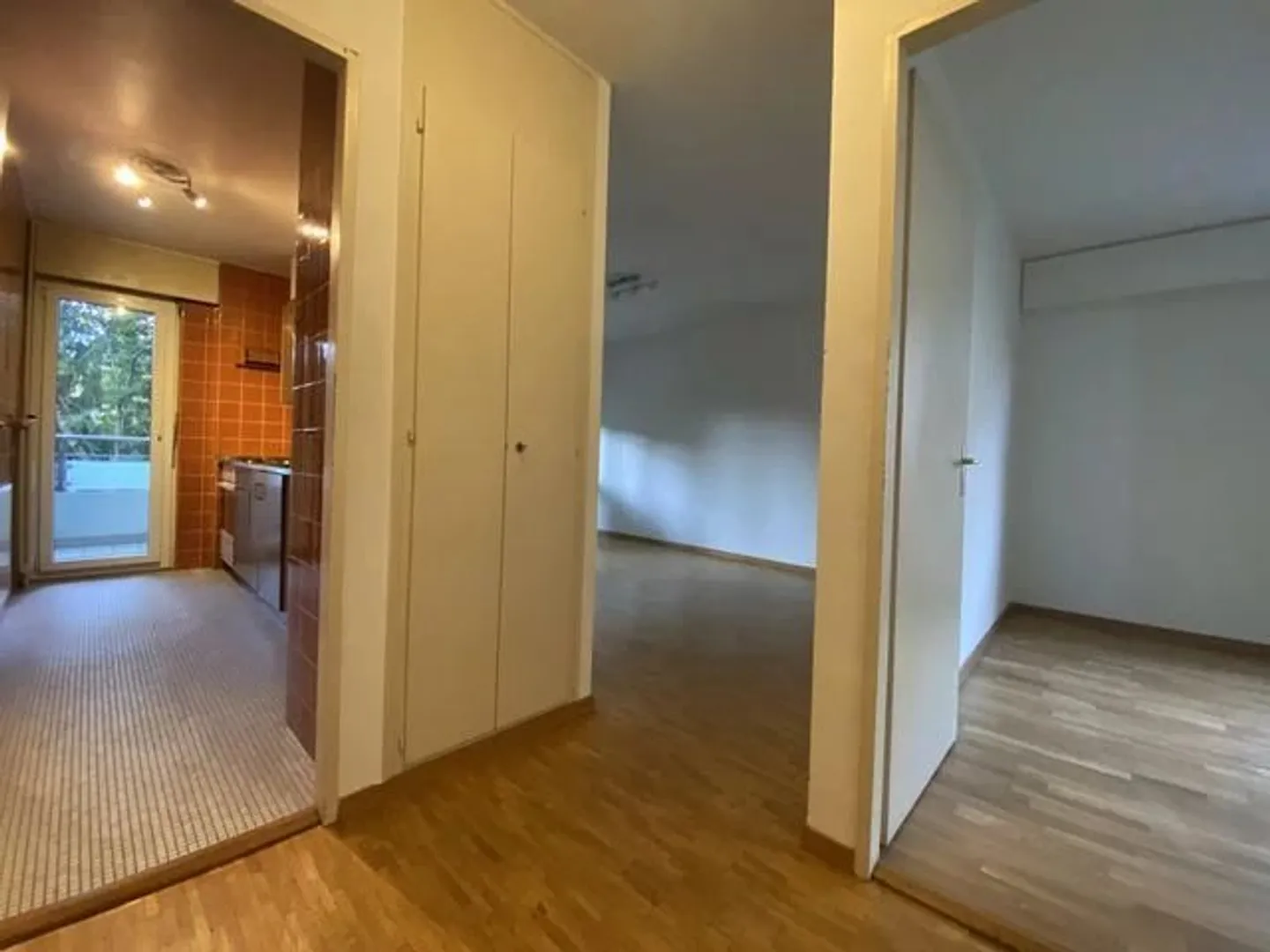 Appartement de 2 pièces au 1er étage - Photo 2 sur 7