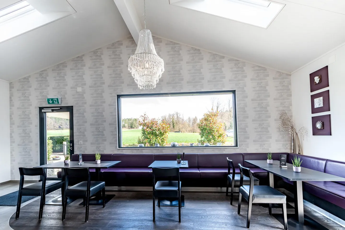 Proprietà residenziale e commerciale con stazione di servizio e caffè lounge - Foto 7 di 22