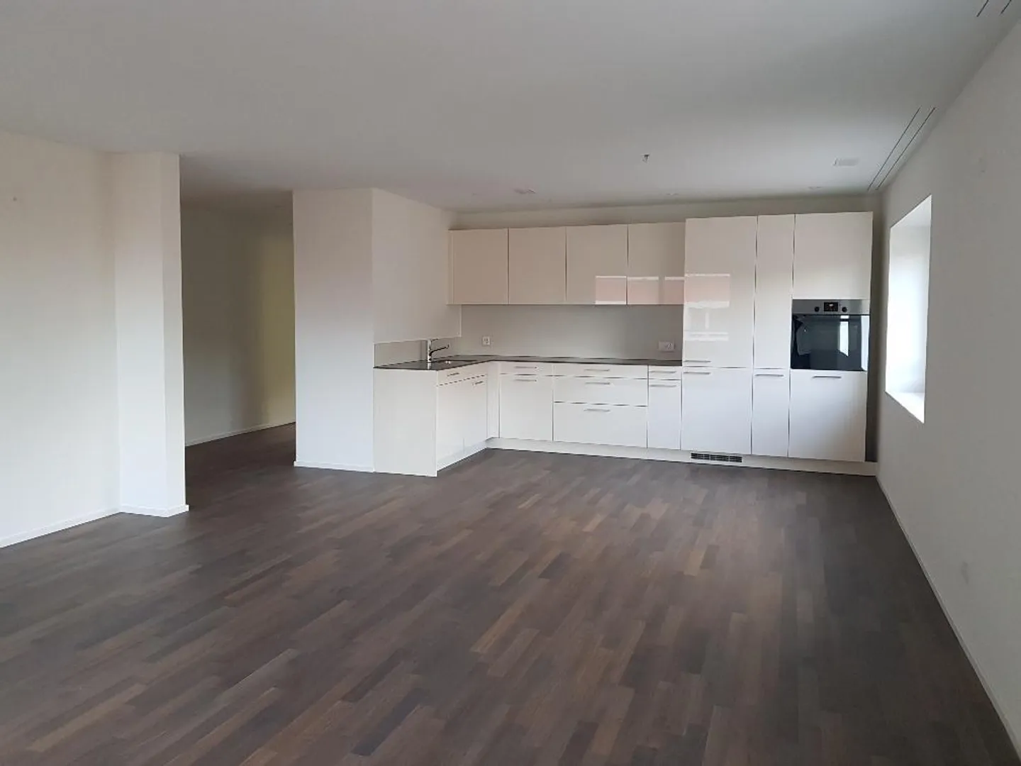 Appartement spacieux de 2,5 pièces dans le populaire Hauental ! - Photo 2 sur 7