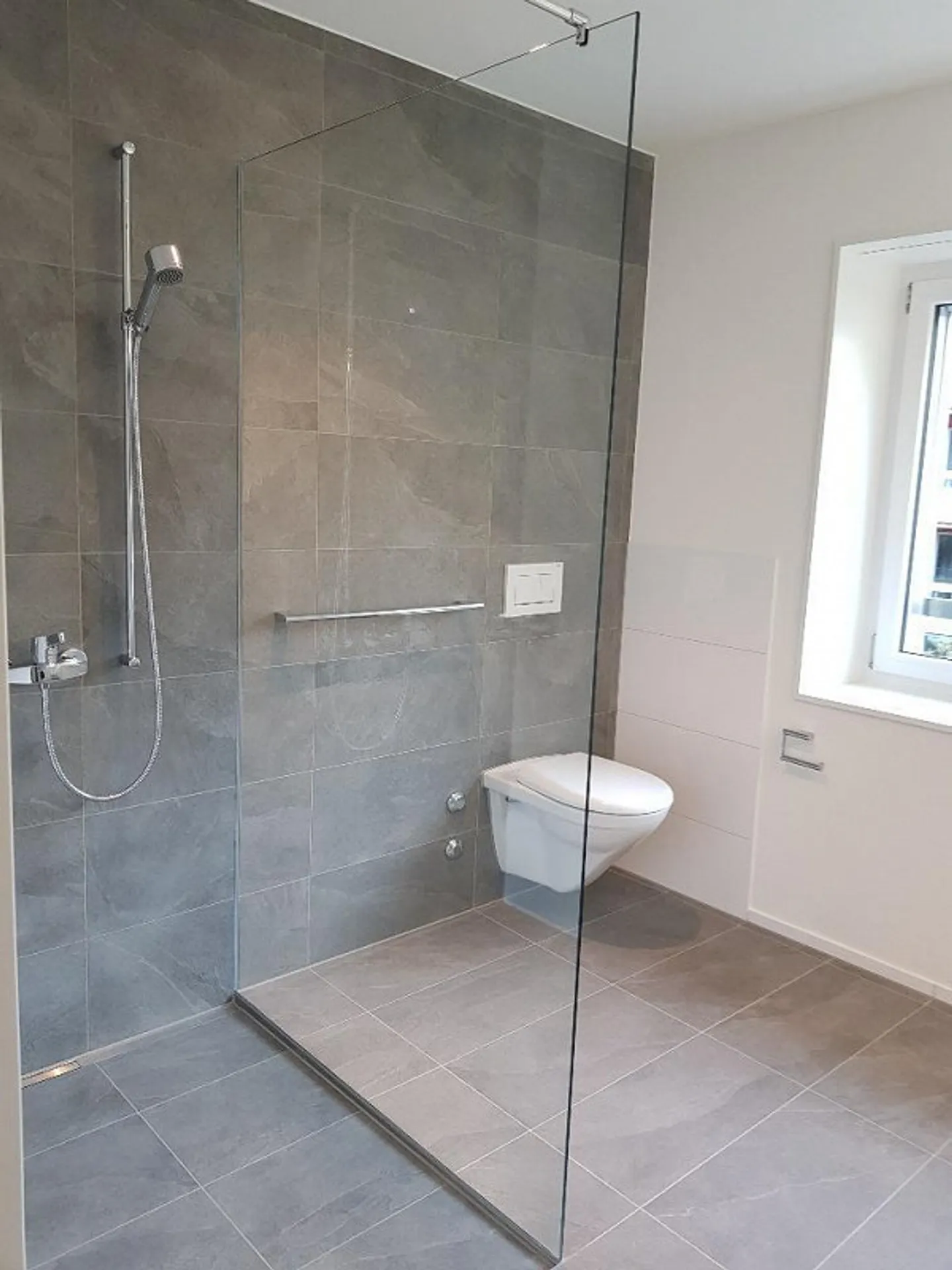 Appartement spacieux de 2,5 pièces dans le populaire Hauental ! - Photo 3 sur 7