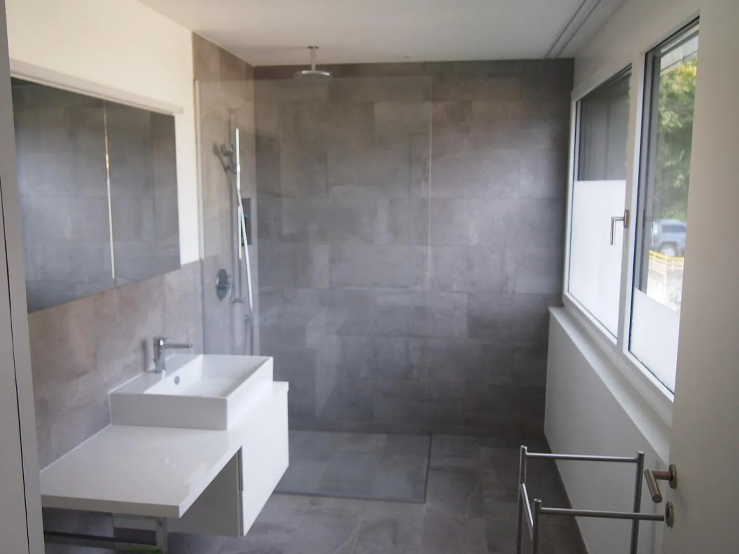 Appartement 4 1/2 pièces calme et moderne dans un excellent complexe résidentiel - Photo 7 sur 9