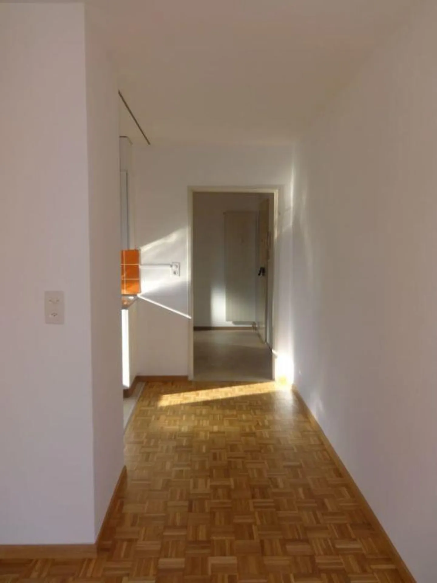 Petit appartement à Dübendorf limité jusqu'au 30 juin 2028 - Photo 3 sur 9