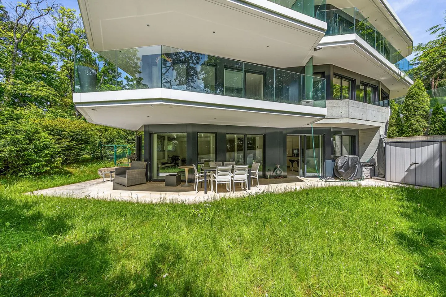 Luxury Apartment in Pully - Photo 2 of 8
