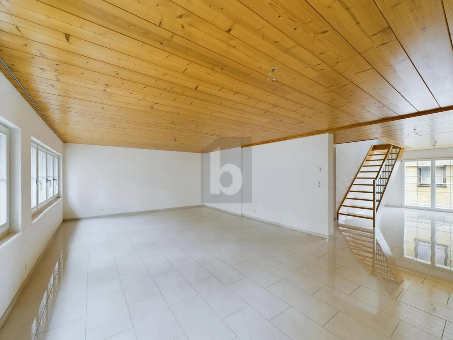 MODERNER INNENAUSBAU IM HERZEN DER STADT - Foto 2 von 6