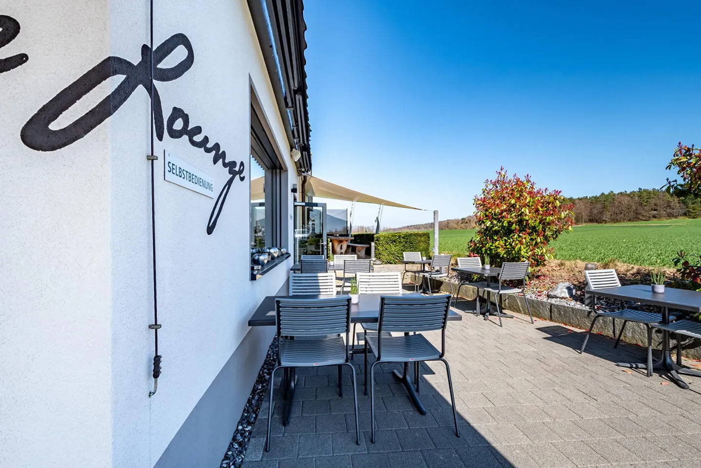 Proprietà residenziale e commerciale con stazione di servizio e caffè lounge - Foto 8 di 22
