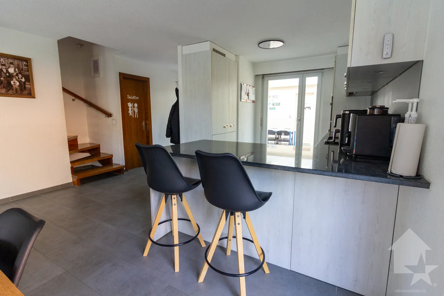 Jolie maison mitoyenne de 5.5 pièces - Photo 3 sur 25