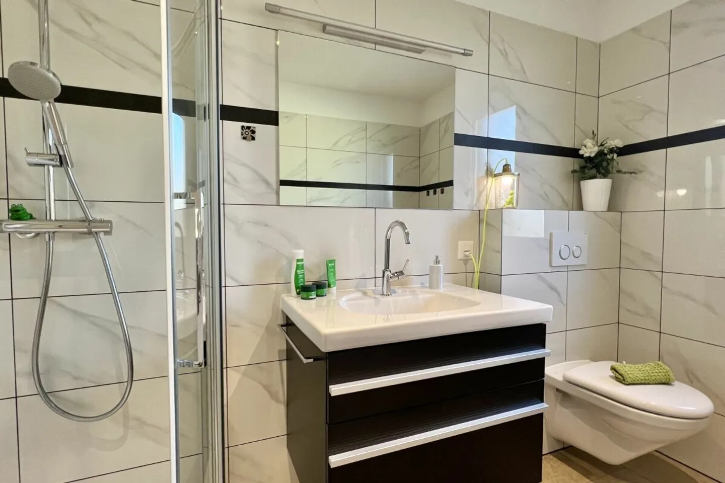 Villa in posizione soleggiata tutto l'anno con casa per gli ospiti separata e bellissimo terreno - in ottime condizioni! - Foto 47 di 56