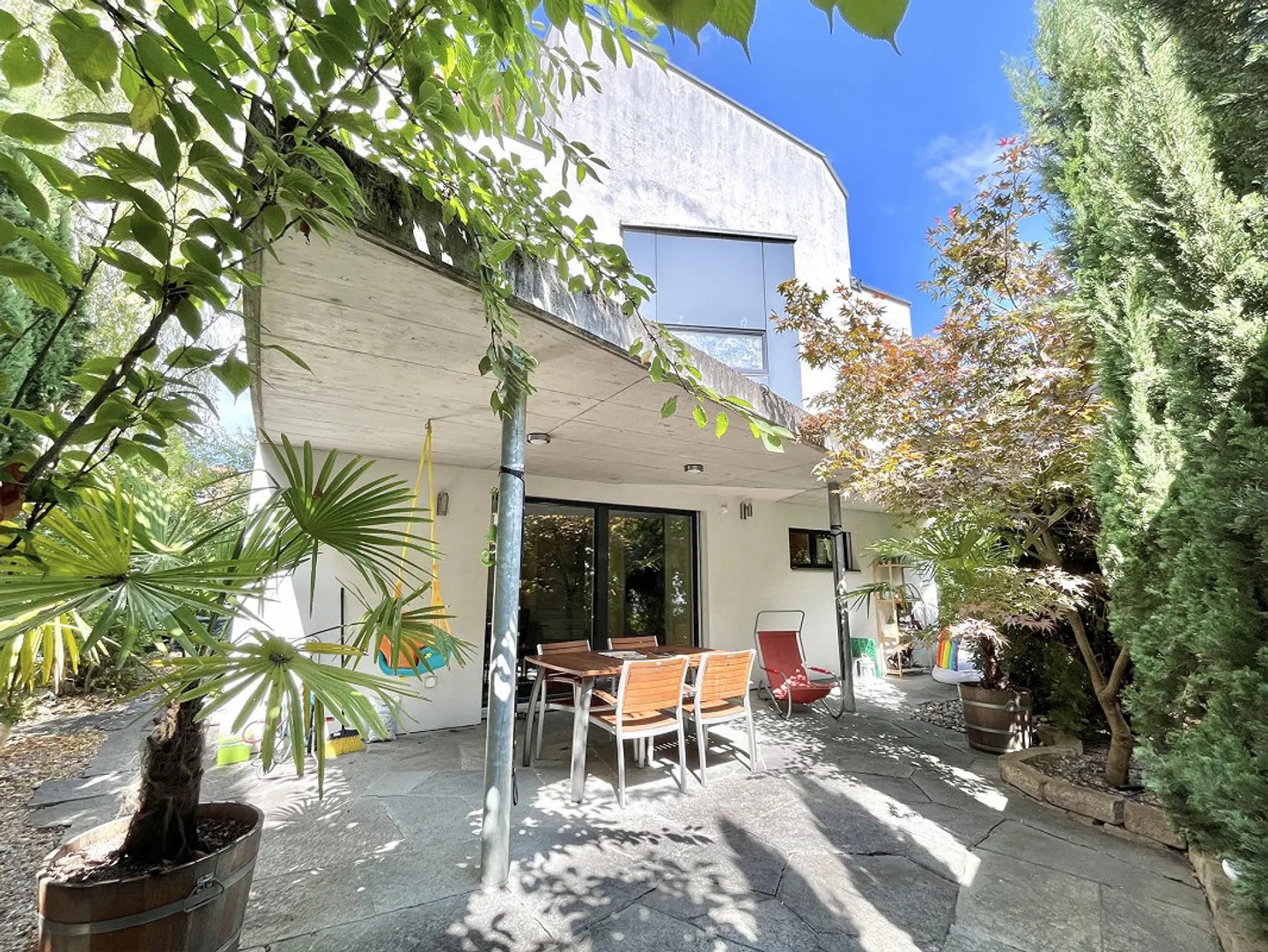 Dreamy 5.5-Room Townhouse with Whirlpool Large Terrace 3 Garage Spaces - Photo 1 of 12