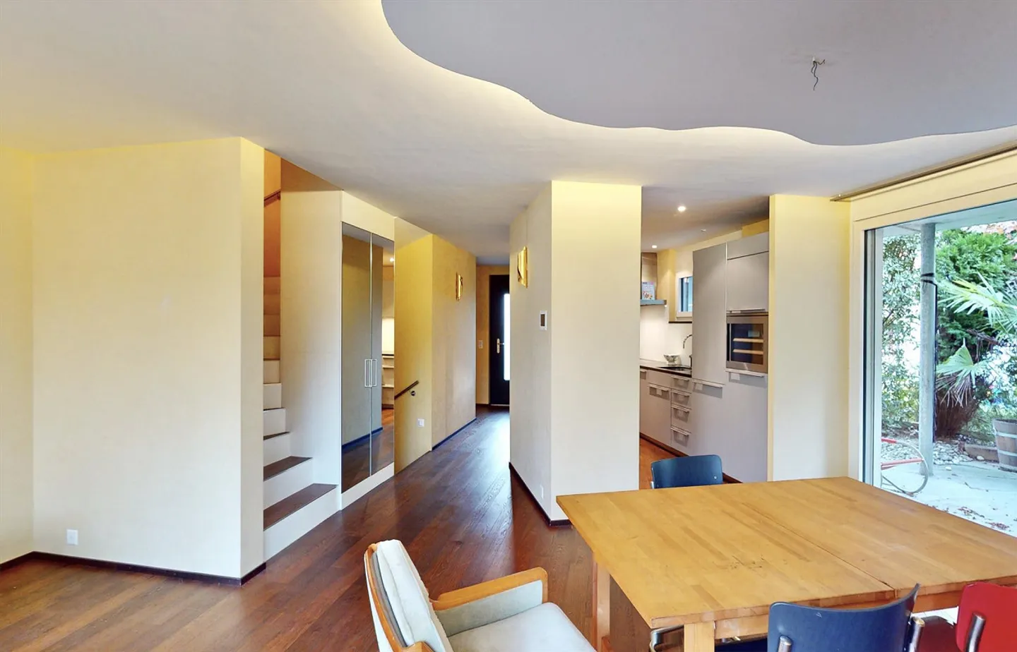 Dreamy 5.5-Room Townhouse with Whirlpool Large Terrace 3 Garage Spaces - Photo 2 of 12