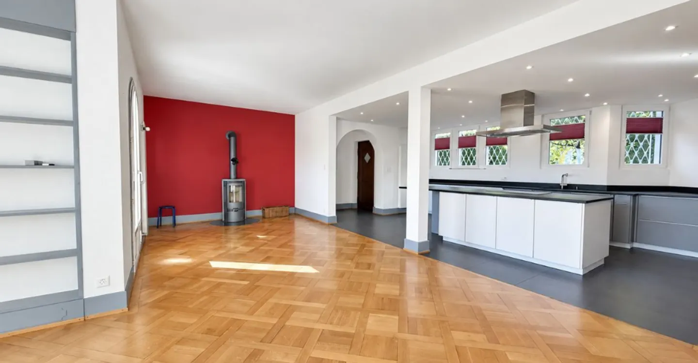 Charming 4.5-room apartment, terrace, garden and stunning lake view! - Photo 2 of 12
