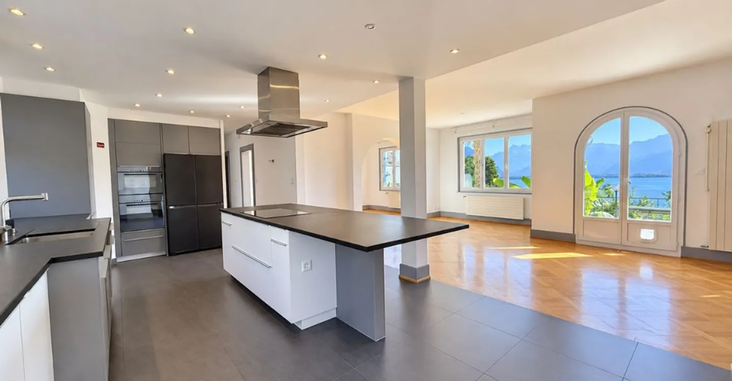 Charming 4.5-room apartment, terrace, garden and stunning lake view! - Photo 3 of 12