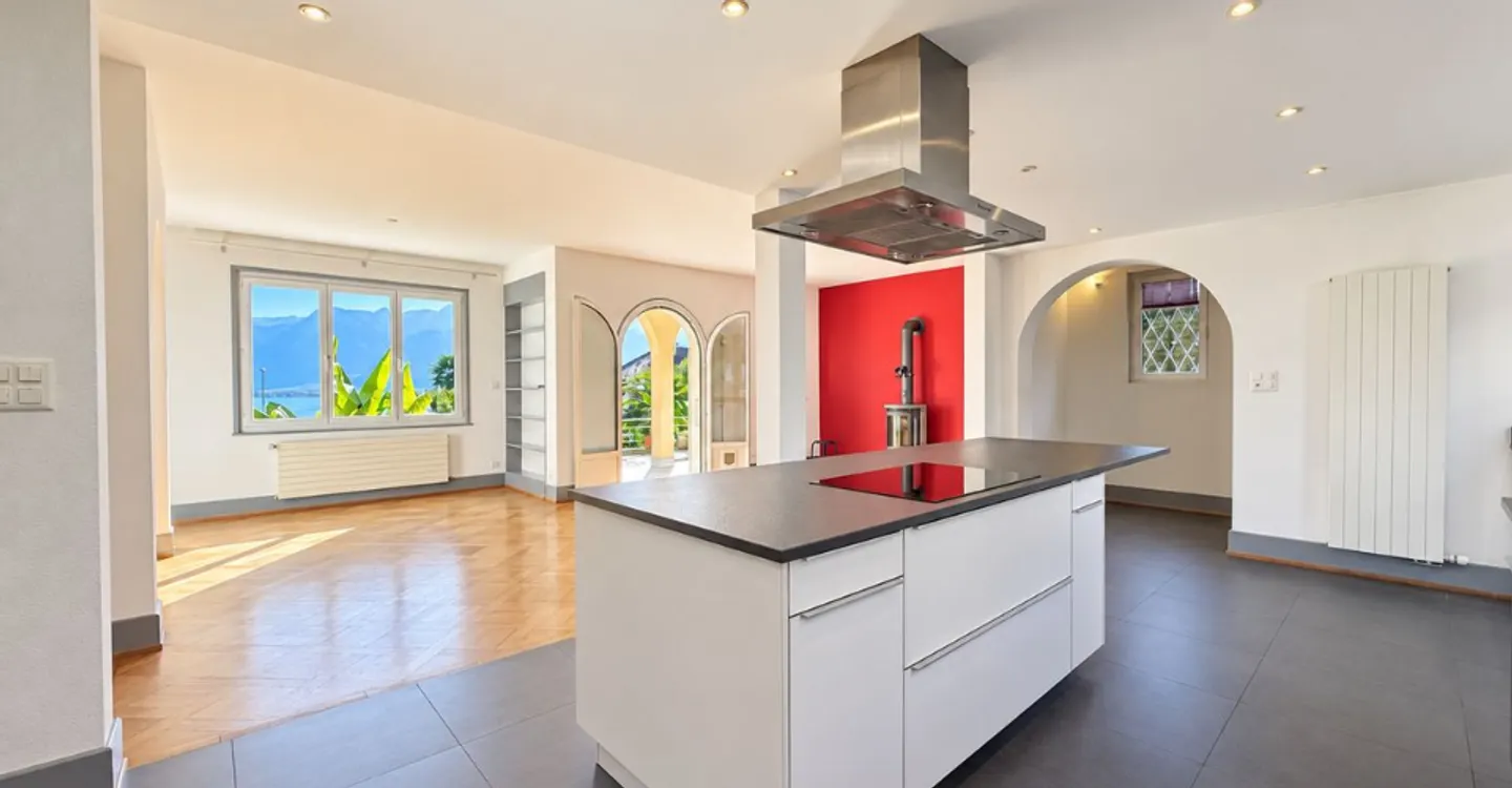 Charming 4.5-room apartment, terrace, garden and stunning lake view! - Photo 4 of 12