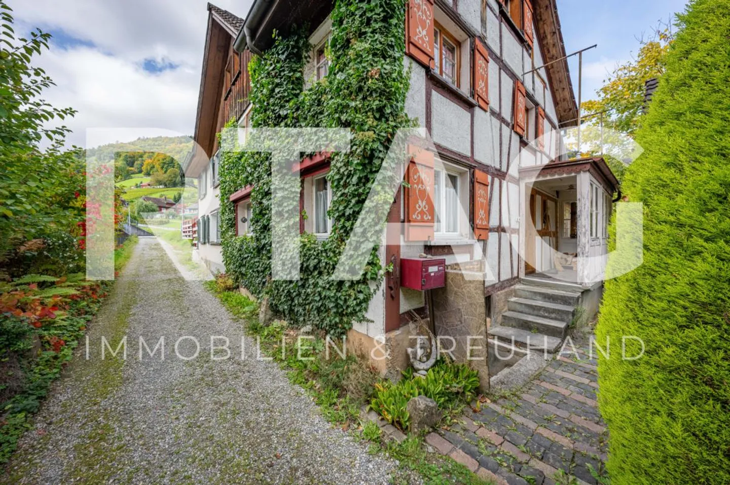 Zweifamilienhaus - Foto 1 von 15