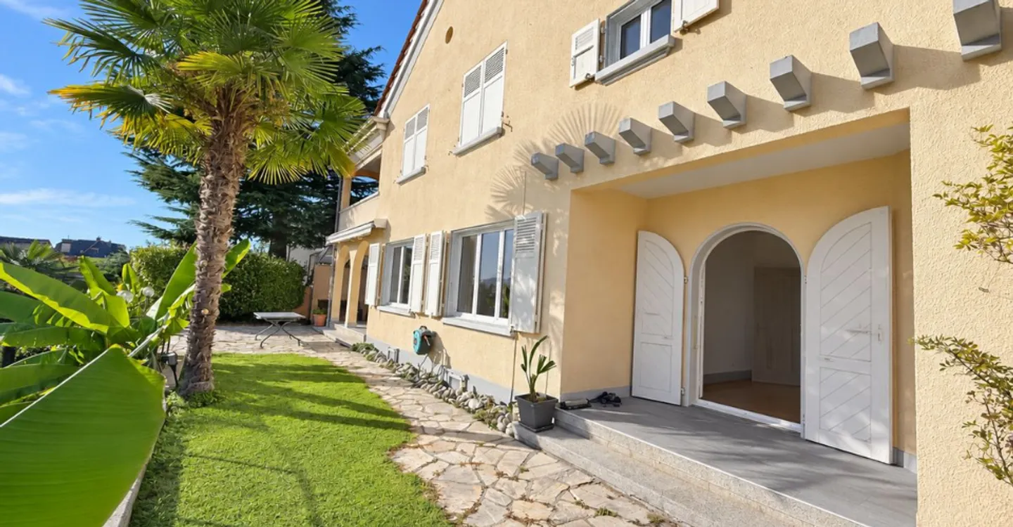 Charming 4.5-room apartment, terrace, garden and stunning lake view! - Photo 12 of 12