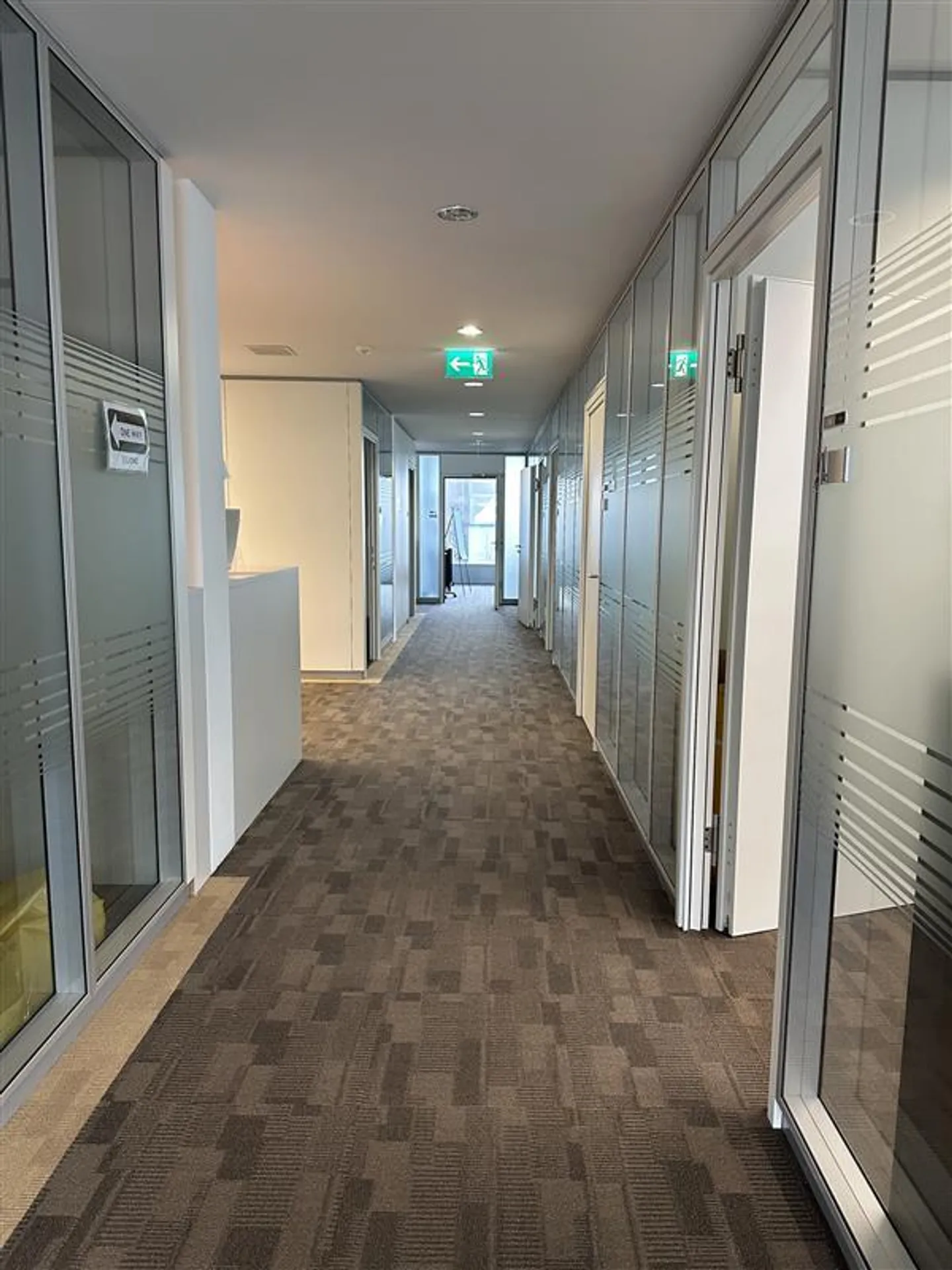 Modern, developed and furnished office space - Photo 6 of 8