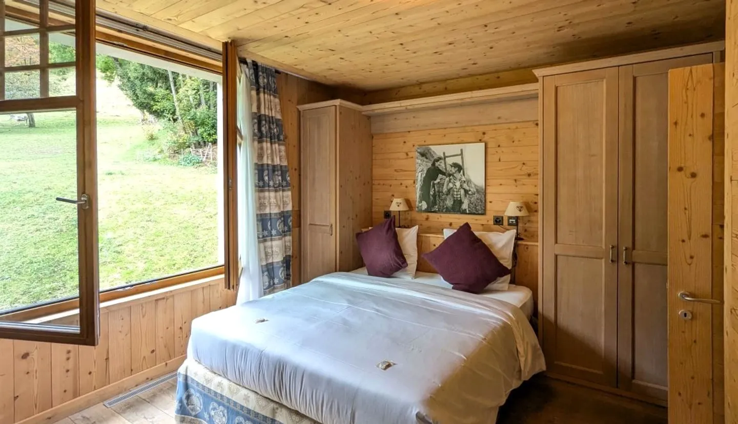 Hotel with 30 rooms - Photo 4 of 13