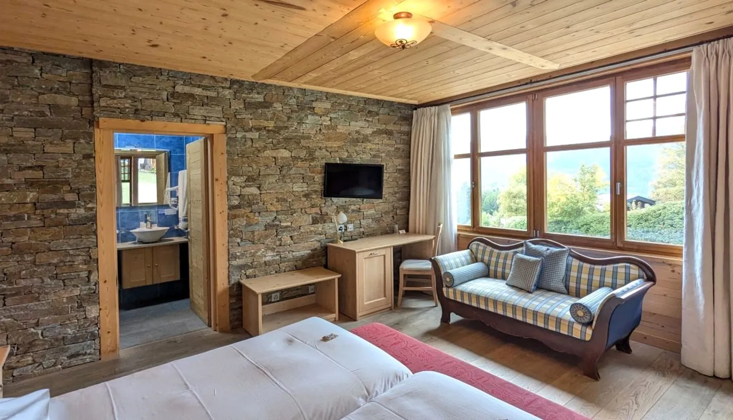 Hotel with 30 rooms - Photo 5 of 13