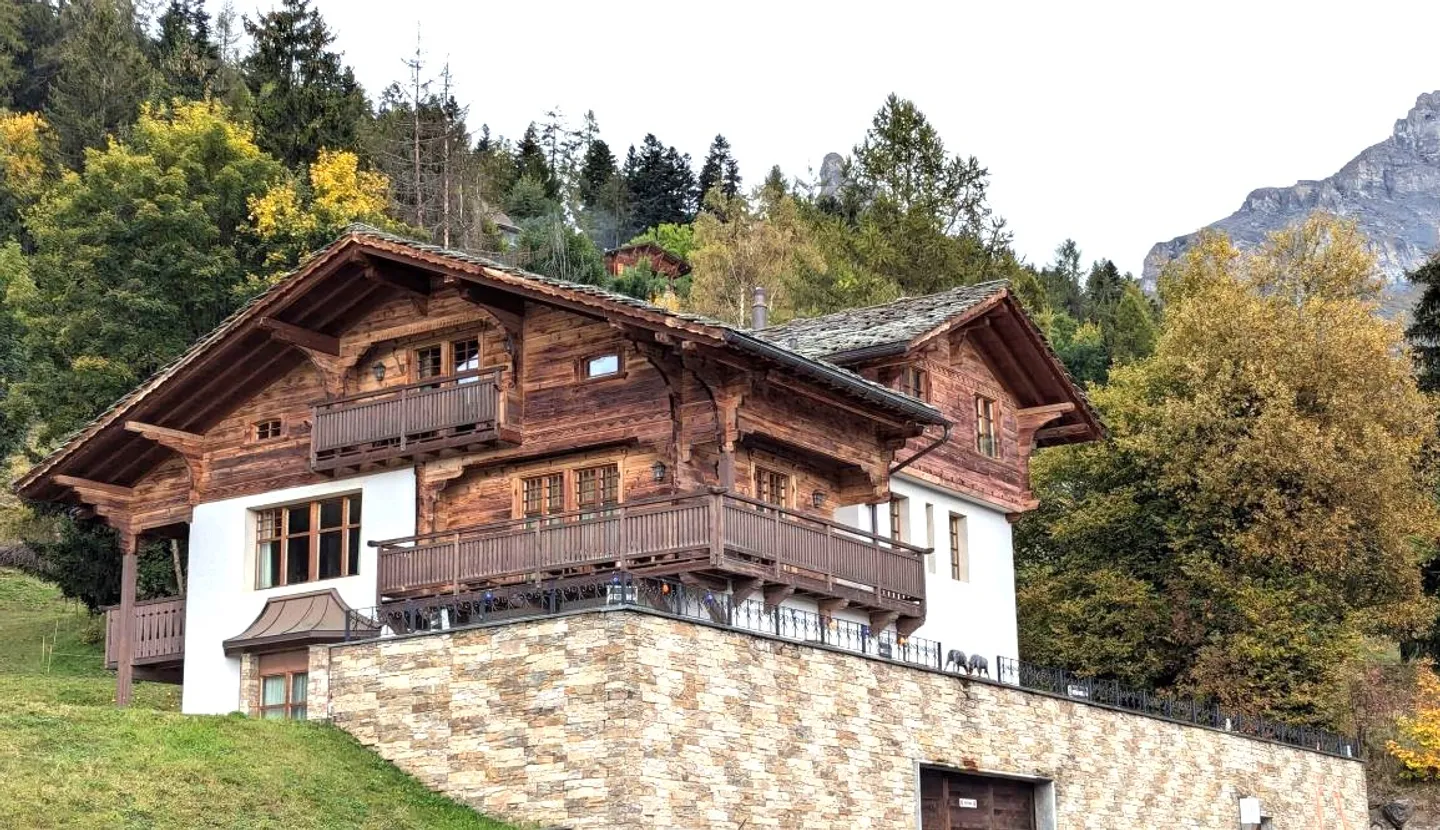Hotel with 30 rooms - Photo 1 of 13
