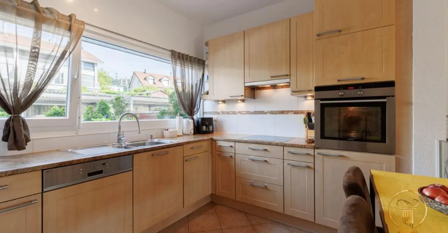 Charmantes Familienhaus mit Seeblick - Foto 3 von 12