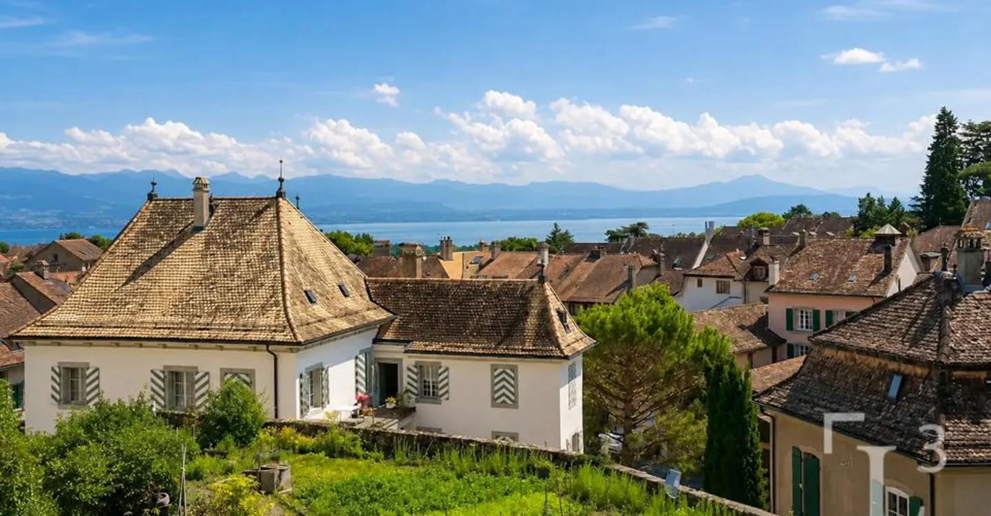 House in the heart of the old town with the option of a vegetable garden - Photo 1 of 13