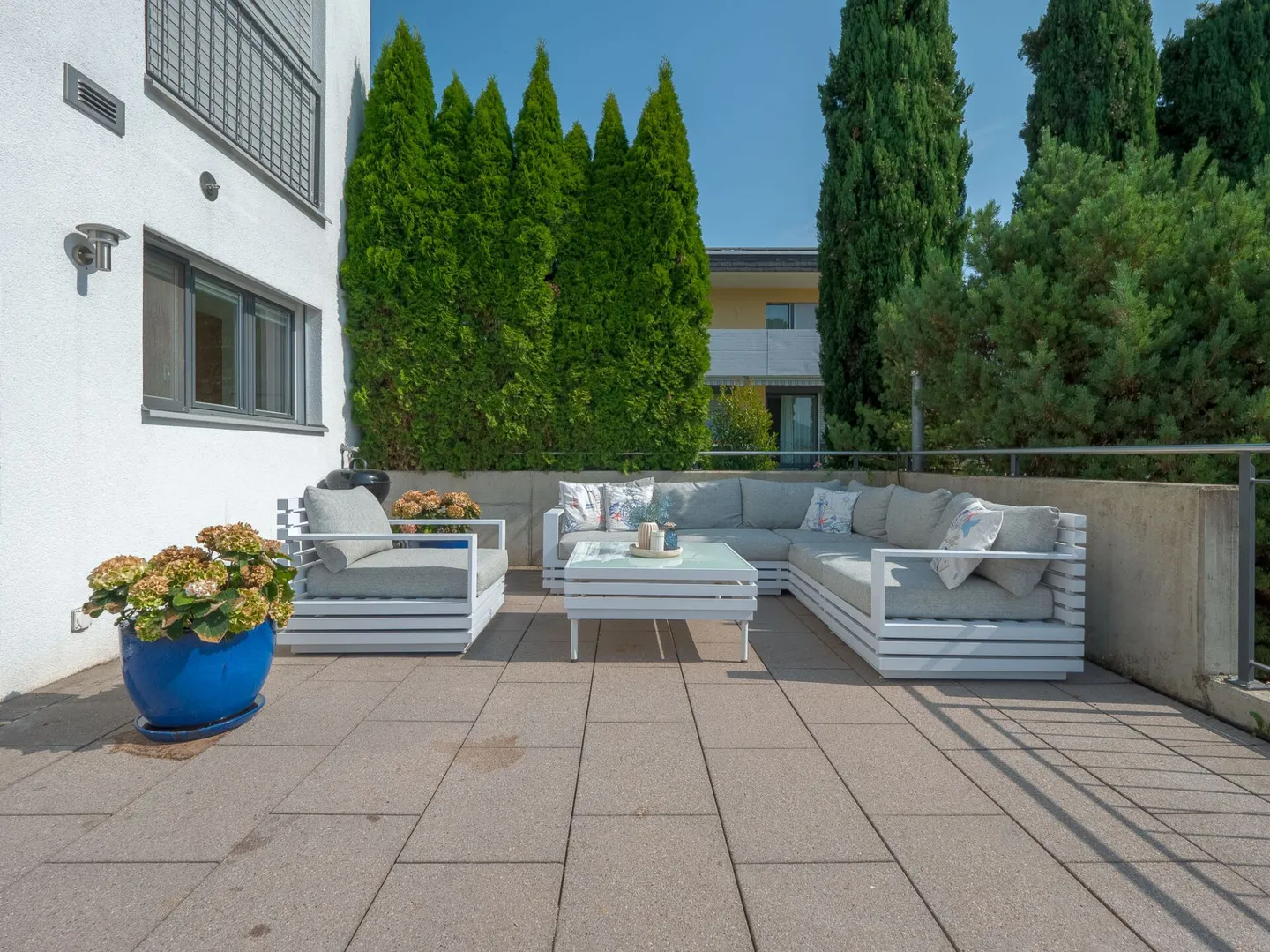 Perle résidentielle moderne - maison individuelle de 6,5 Z' EFH avec piscine, sauna et jacuzzi - Photo 2 sur 13