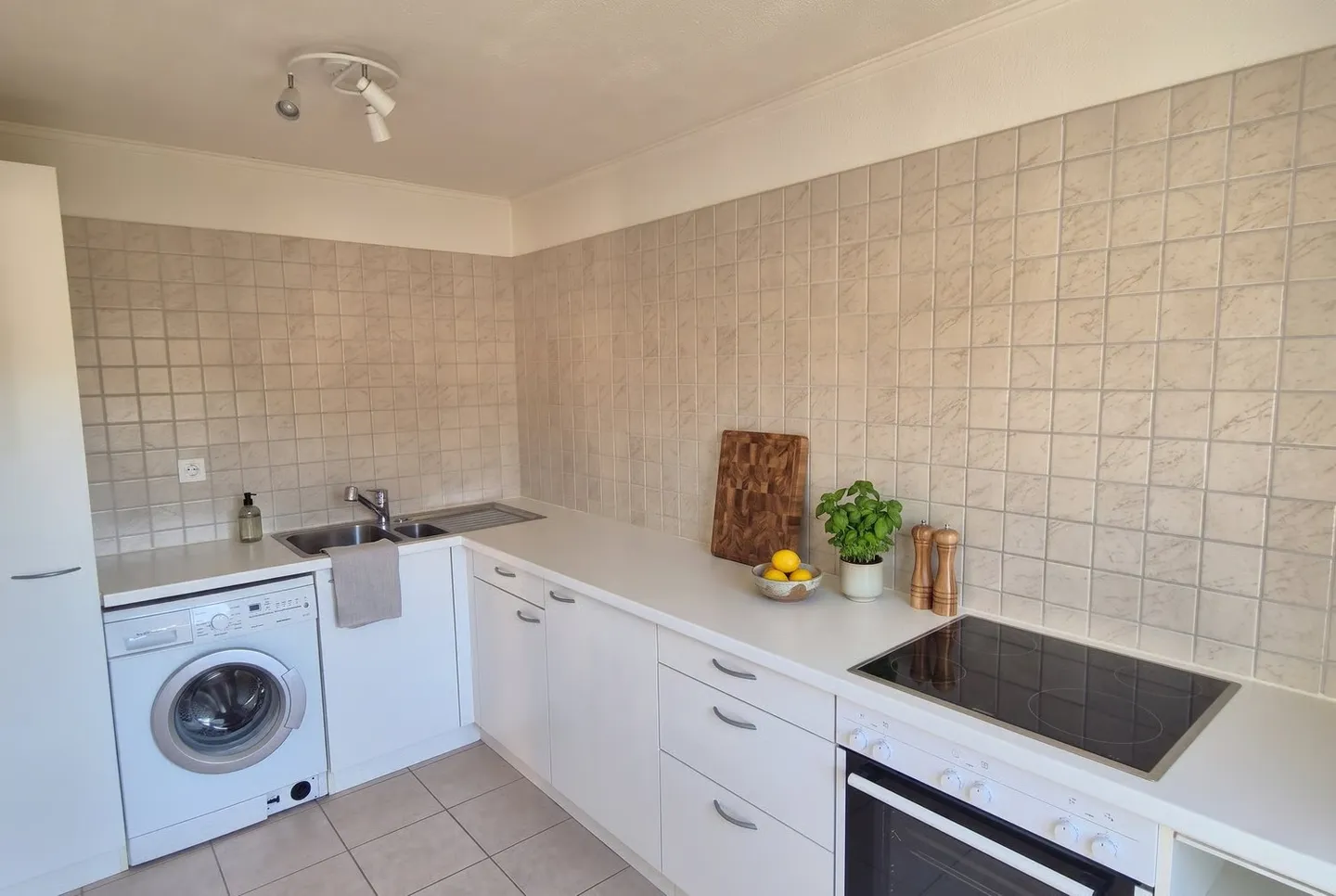 Charming 2.5-room bright apartment with balcony - top floor by the Areuse - Photo 3 of 14