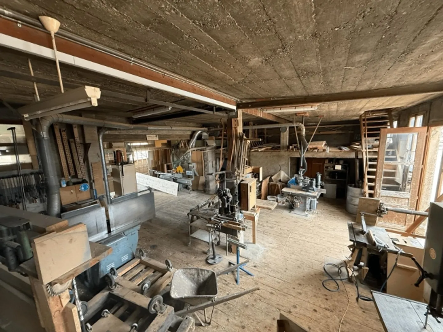 TISCHLEREI, BLECHVERARBEITUNG UND ZIMMEREI WERKSTATT - Foto 2 von 4