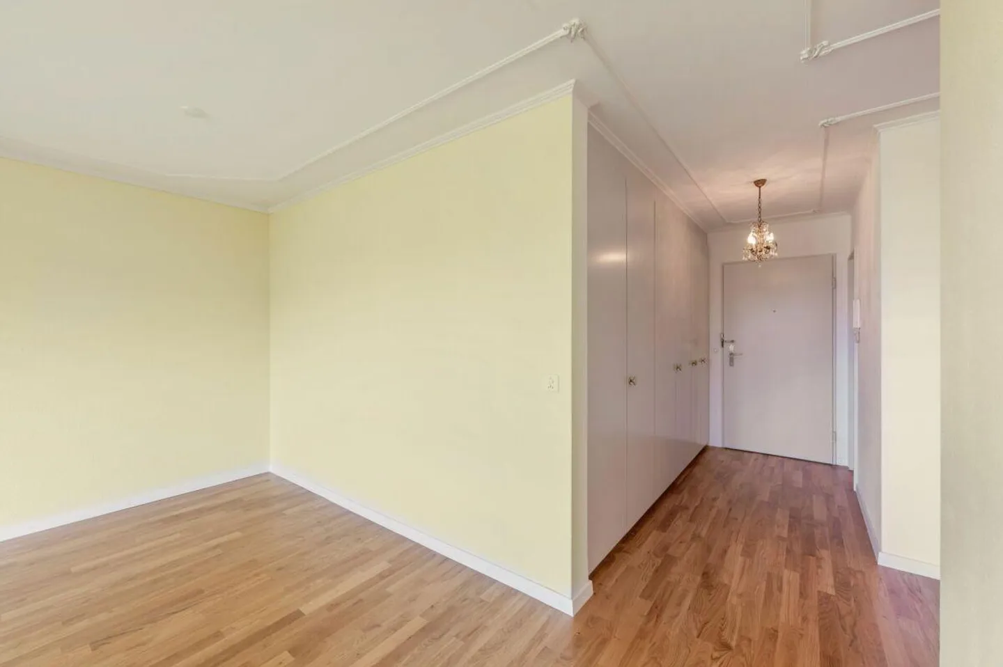 Quietly located 3.5-room apartment on the top floor with a view of the Limmat! - Photo 3 of 11