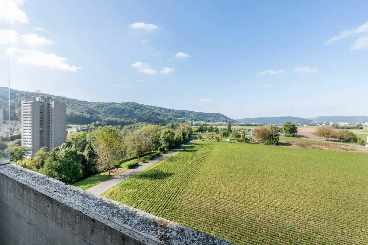 Quietly located 3.5-room apartment on the top floor with a view of the Limmat! - Photo 10 of 11