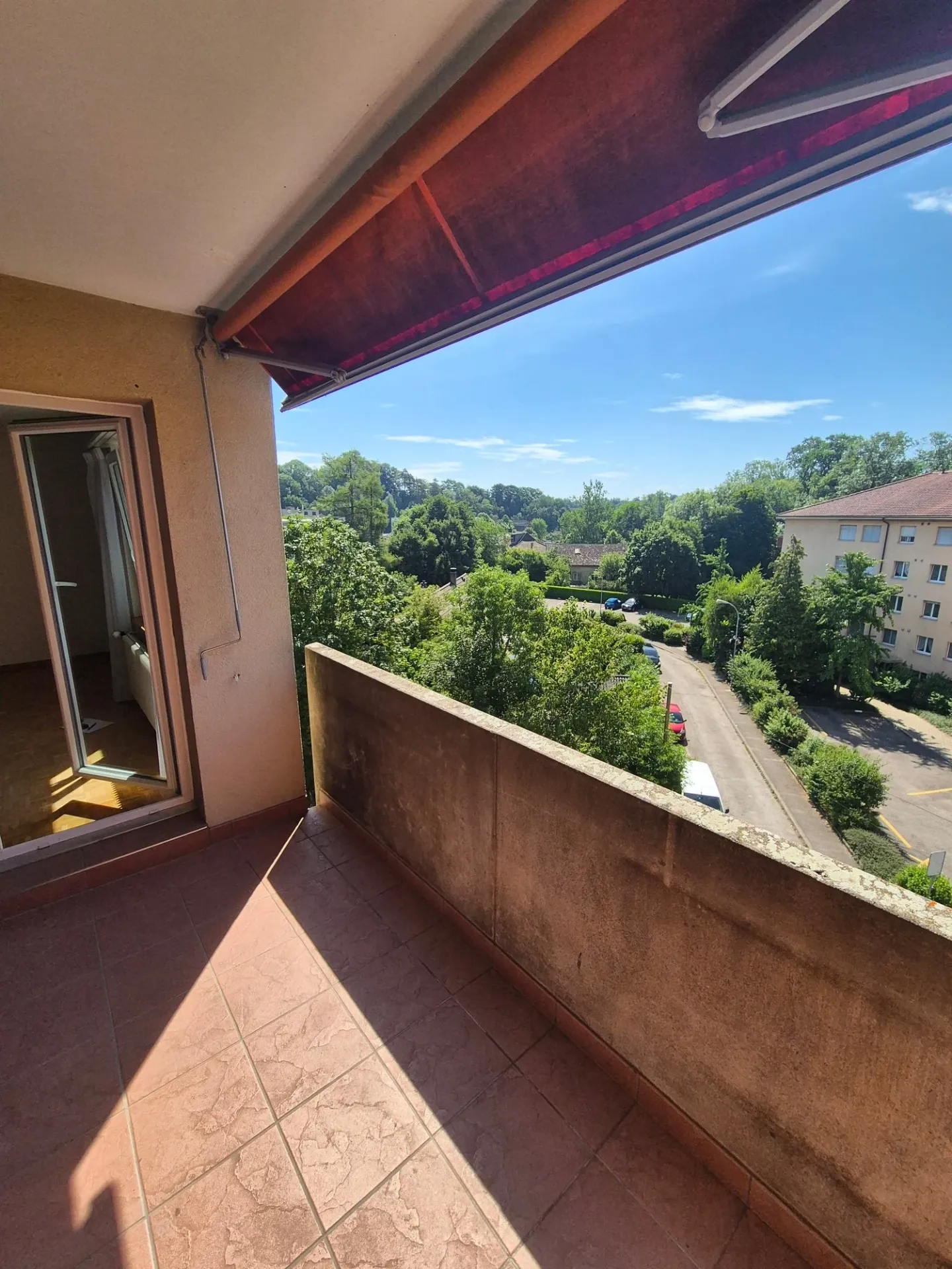 Charming 2.5-room bright apartment with balcony - top floor by the Areuse - Photo 5 of 14