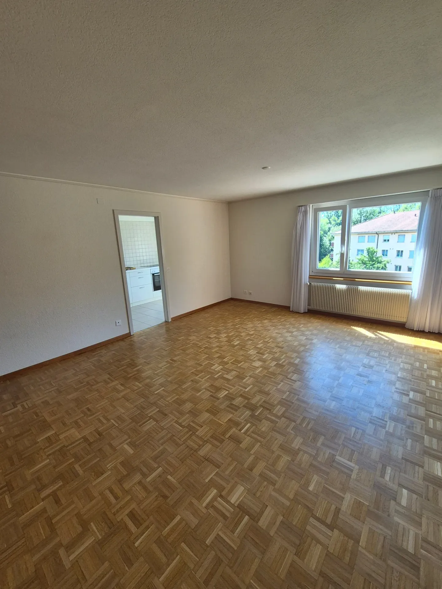 Charming 2.5-room bright apartment with balcony - top floor by the Areuse - Photo 8 of 14