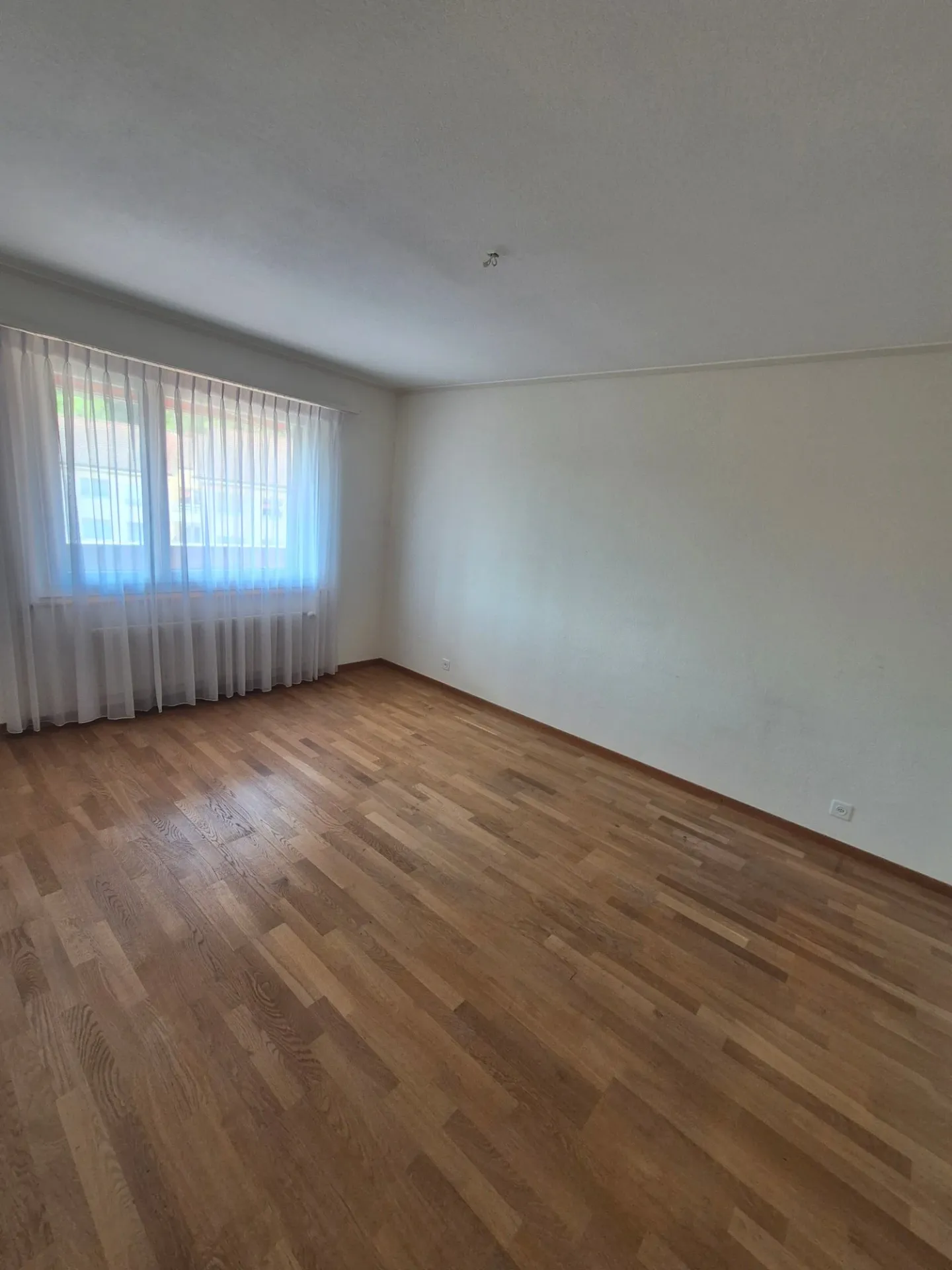 Charming 2.5-room bright apartment with balcony - top floor by the Areuse - Photo 9 of 14