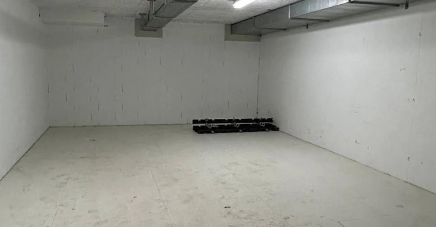 Deposits for rent in a commercial building - Photo 2 of 2