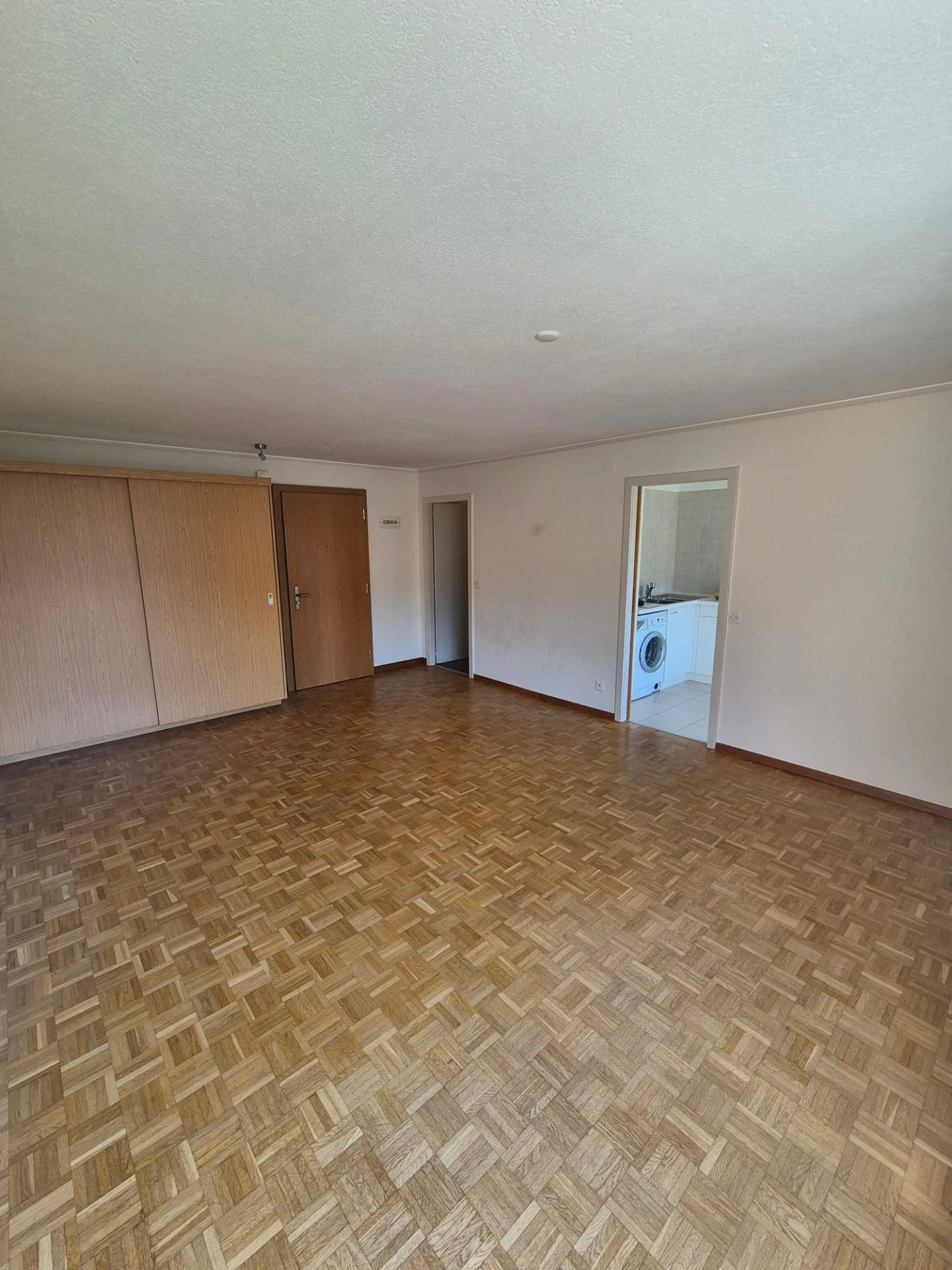 Charming 2.5-room bright apartment with balcony - top floor by the Areuse - Photo 7 of 14
