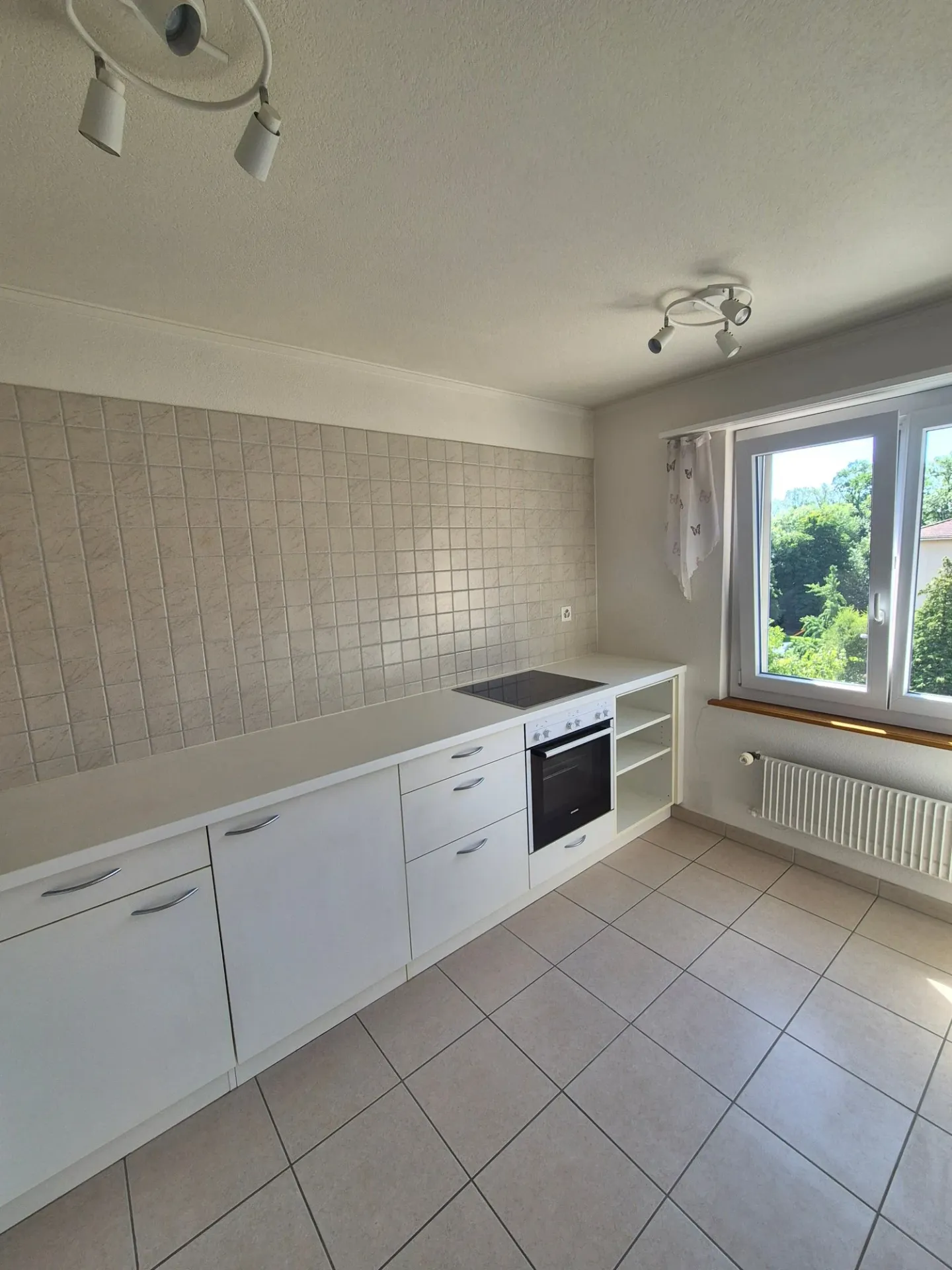 Charming 2.5-room bright apartment with balcony - top floor by the Areuse - Photo 10 of 14