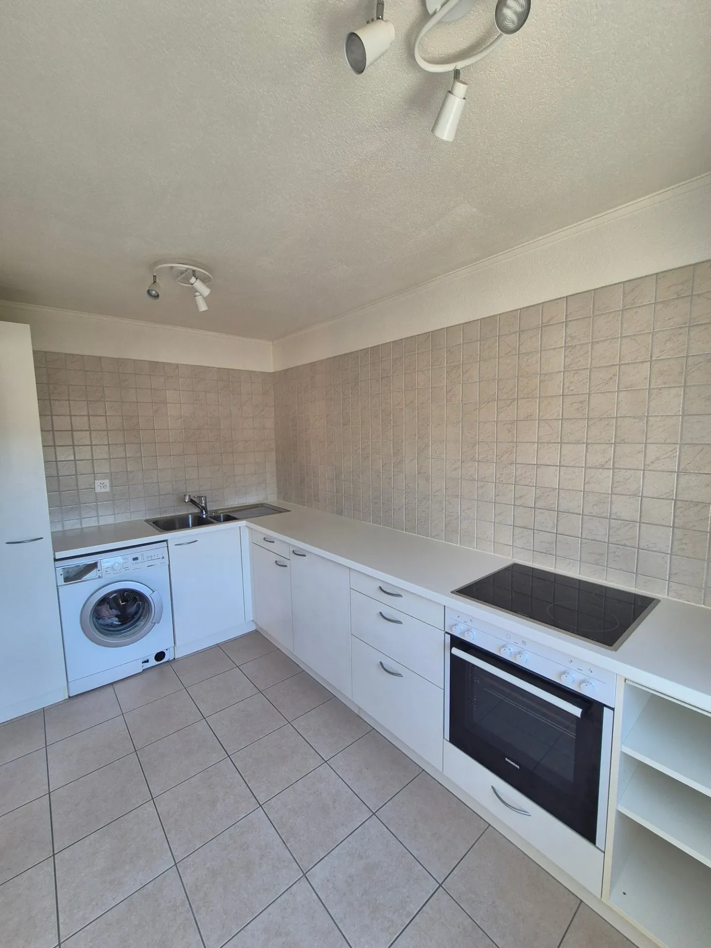 Charming 2.5-room bright apartment with balcony - top floor by the Areuse - Photo 11 of 14