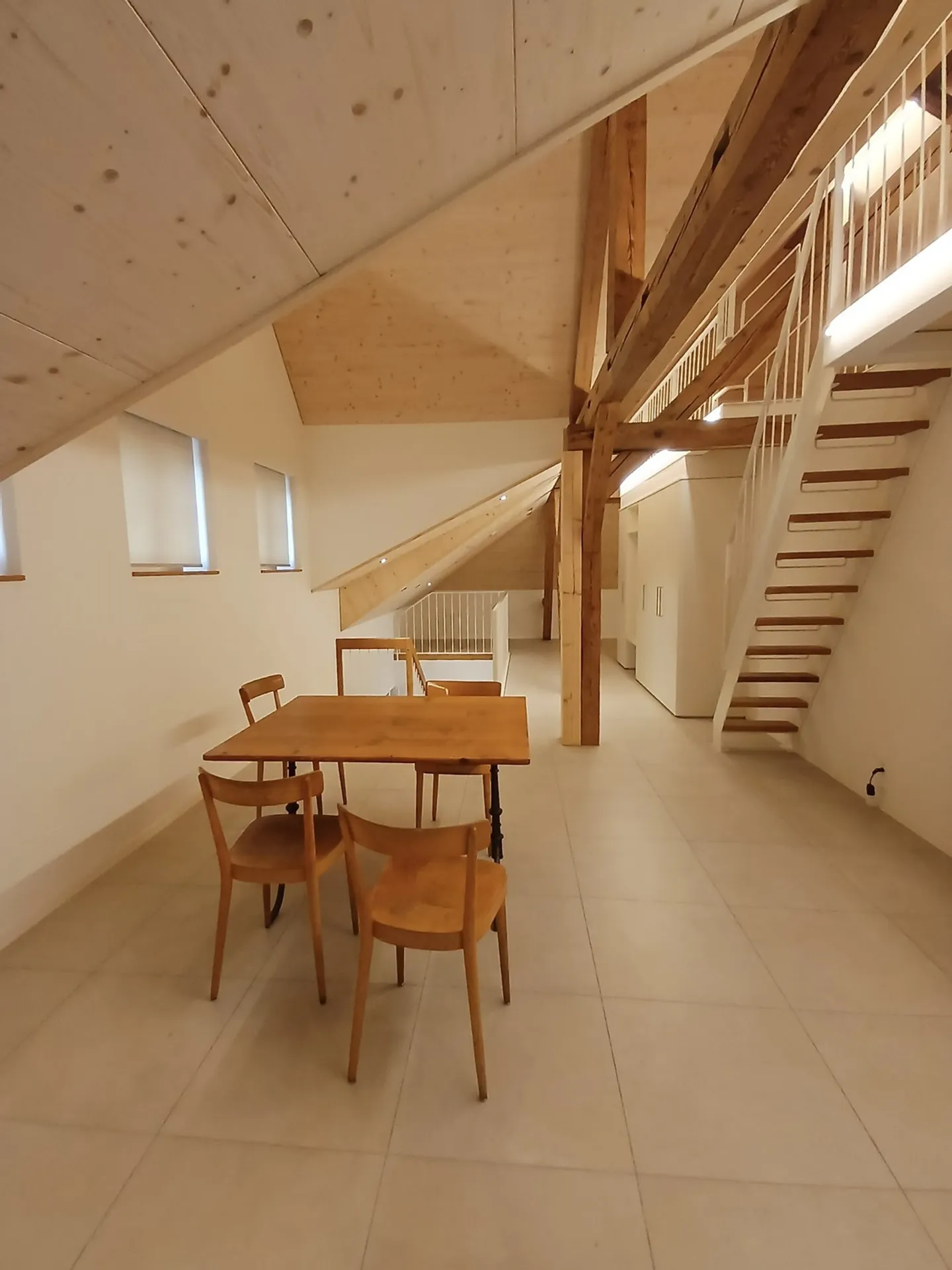 Charmantes Loft in Wünnewil - Foto 3 von 12