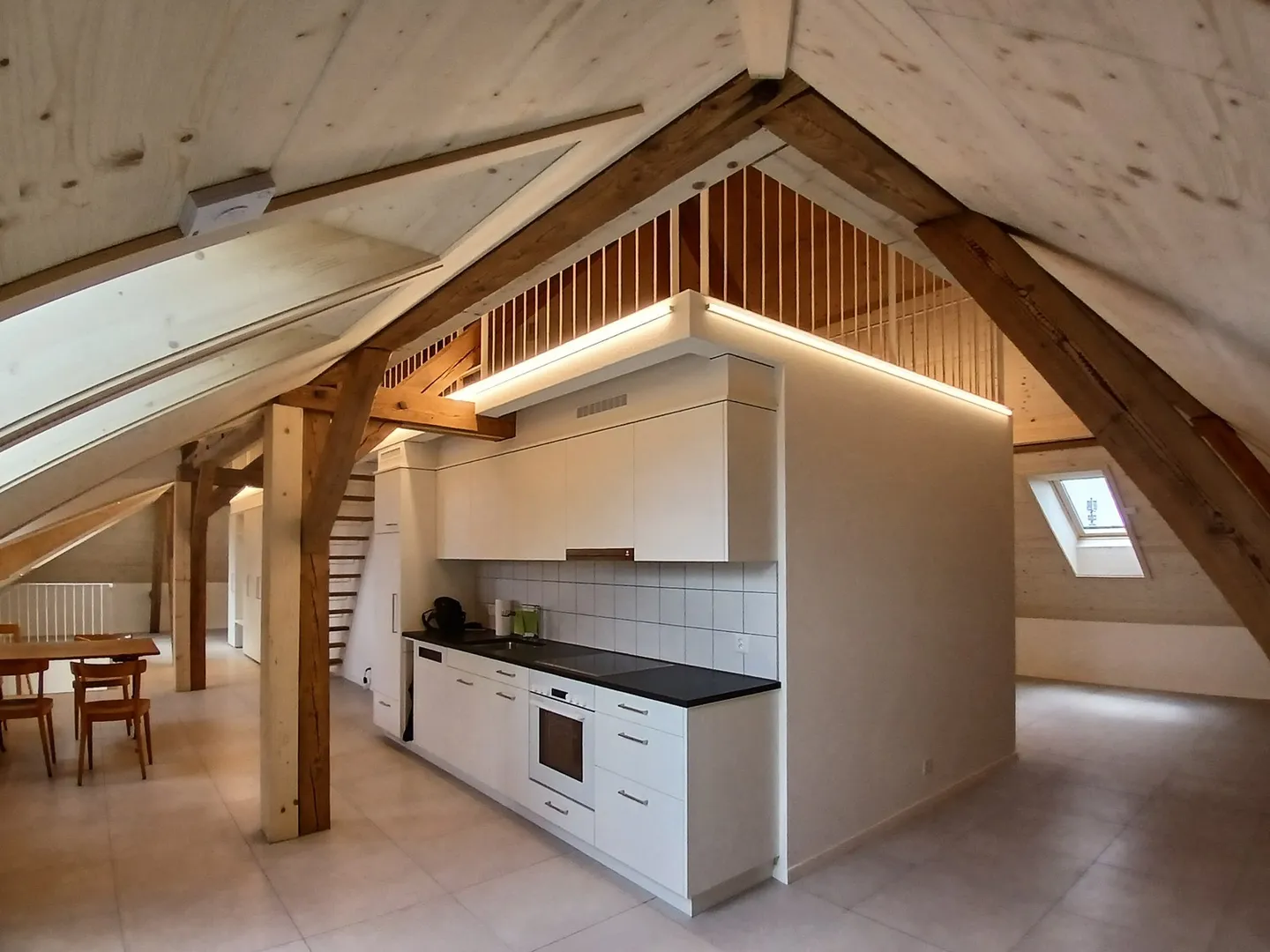 Charmantes Loft in Wünnewil - Foto 2 von 12