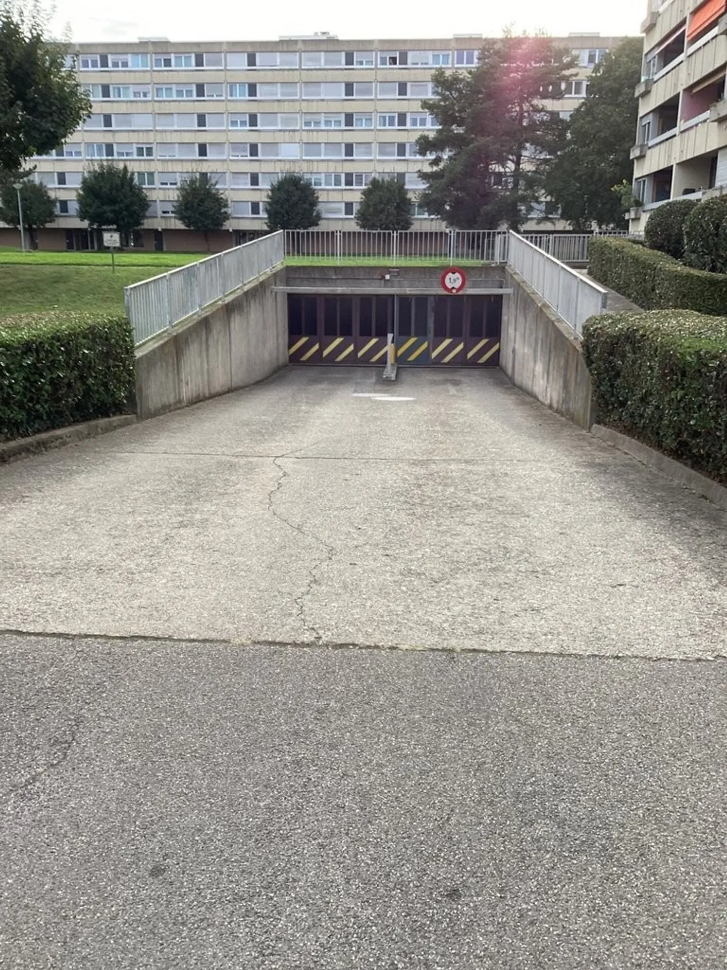 Sichere Innenparkplätze - Ideale Lage - Foto 3 von 3
