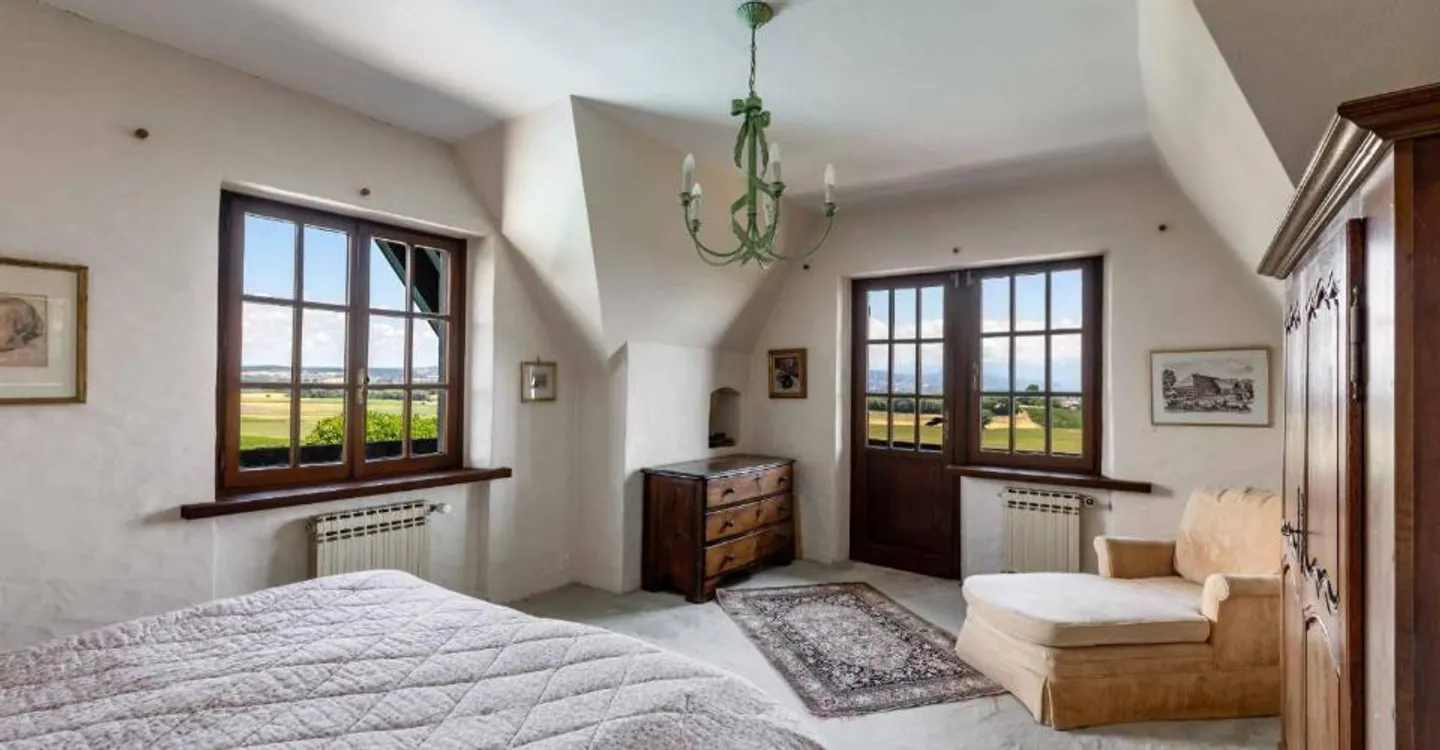 Charming Family Home with Lake View - Photo 5 of 6