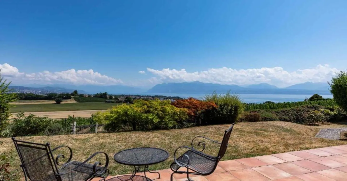 Charming Family Home with Lake View - Photo 2 of 6