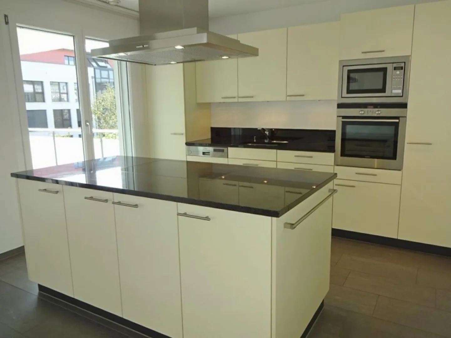 Attraente, moderno con design contemporaneo - Foto 2 di 12