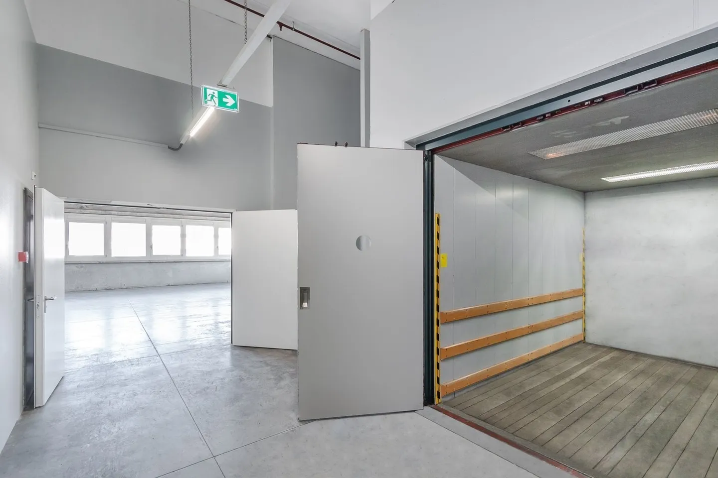 LUGANO NORD - FOR RENT 600SQM WAREHOUSE (ref. 030) - Photo 7 of 14