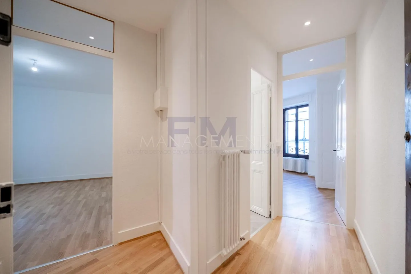 Carouge - Rue des Caroubiers - 2-Zimmer-Wohnung von etwa 47m2 im Erdgeschoss - Foto 3 von 13
