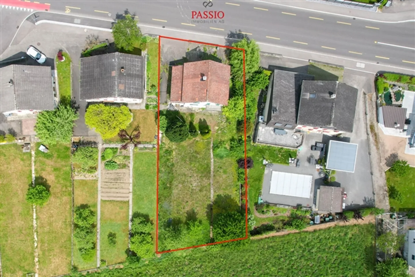 Terrain ensoleillé de 722m² avec maison individuelle existante - Photo 1 sur 8