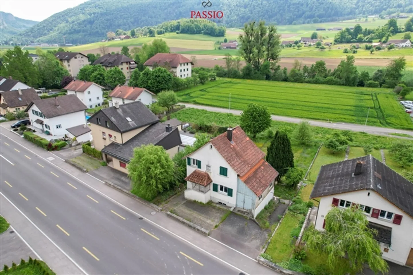 Terrain ensoleillé de 722m² avec maison individuelle existante - Photo 3 sur 8