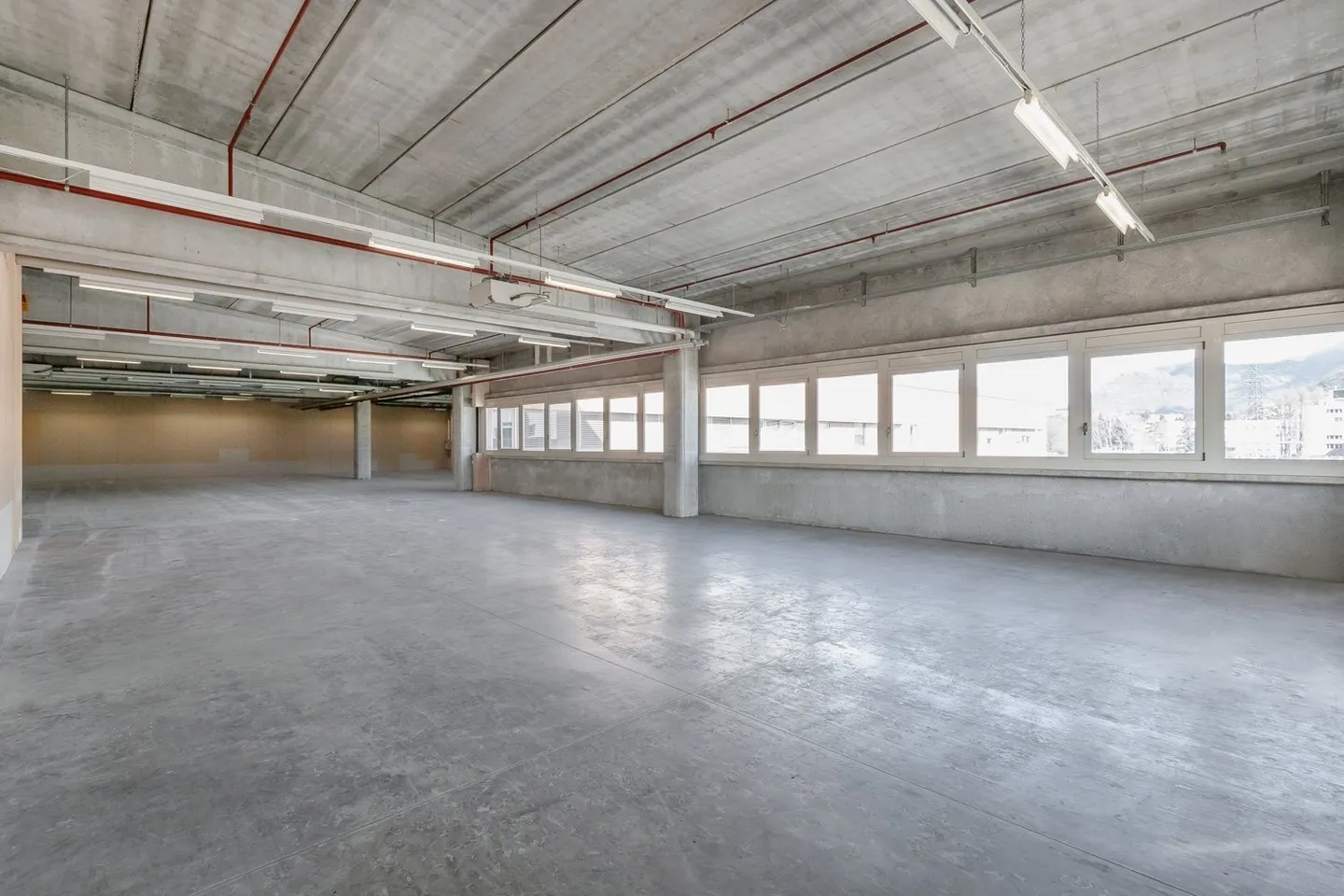 LUGANO NORD - FOR RENT 600SQM WAREHOUSE (ref. 030) - Photo 1 of 14